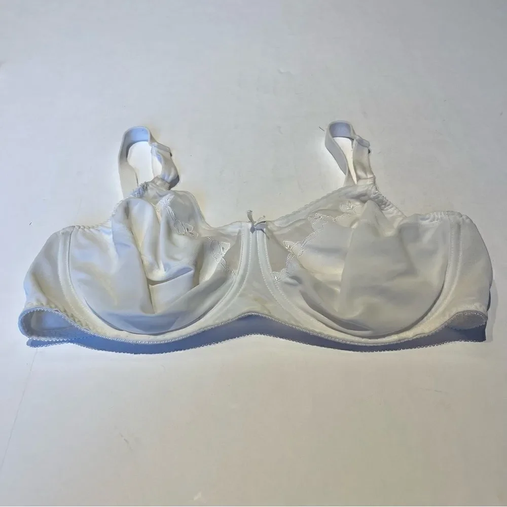 Bali Bra Whit 40D Underwire, not padded, wider adjustable straps